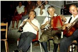 Das Priegl-Quartett beim Aufspielen zum Volkstanz