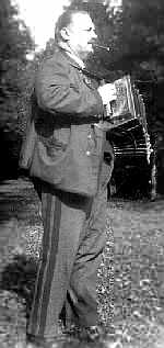 Raimund Zoder, 1882 bis 1963, mit seiner Harmonika