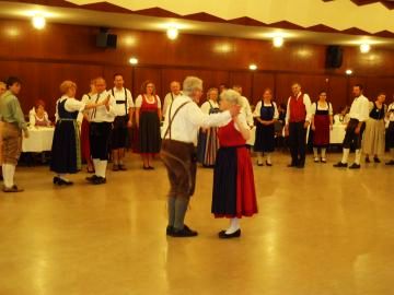 Walter und Evi Schober zeigen in der Pause Square Dance zum Mitmachen